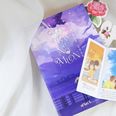 Sơn Trà Nở Muộn - Tặng Kèm 1 Bookmark Hoa Sơn Trà + 1 Bookmark Chiếc Bật Lửa + 1 Postcard