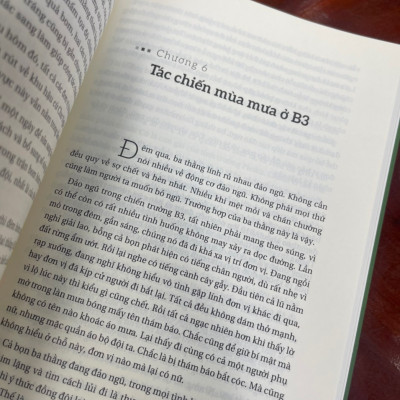 (Giải thưởng Hội Nhà văn Hà Nội) – HỒI ỨC LÍNH – Vũ Công Chiến – Nhà xuất bản Trẻ (tái bản 2022) (bìa mềm)