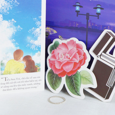 Sơn Trà Nở Muộn - Tặng Kèm 1 Bookmark Hoa Sơn Trà + 1 Bookmark Chiếc Bật Lửa + 1 Postcard