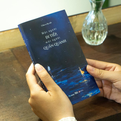 Sách - Một Người Đi Tiếp, Một Người Quẩn Quanh - Châu Sa Đáy Mắt - AZ Việt Nam