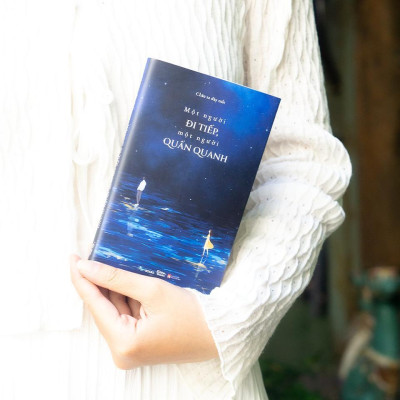 Sách - Một Người Đi Tiếp, Một Người Quẩn Quanh - Châu Sa Đáy Mắt - AZ Việt Nam