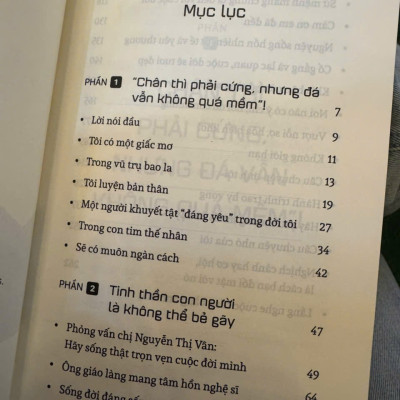 KHÔNG CÓ ĐÁ QUÁ MỀM - Tinh Thần Con Người Là Không Thể Bẻ Gãy - Phan Văn Trường và Nhiều tác giả - NXB Trẻ 