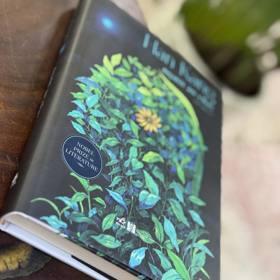 (Bìa cứng 300c phủ UV , giấy 100gsm, tặng bookmark) Người Ăn Chay - Han Kang (Nobel Văn chương 2024) - Nhã Nam