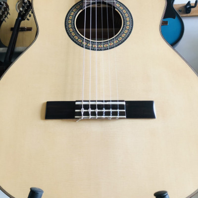 Đàn guitar classic Hồng đào solid DC250J Duy Guitar Store dòng ghitar âm thanh ấm áp cổ điển