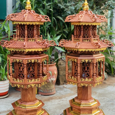 Cặp đèn thờ hình tháp đan mái chùa bằng gỗ hương kt cao 60×28×28cm