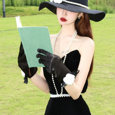 Nón fedora vành rộng mũ rộng vành nỉ phối 2 hoa trắng đai ngọc trai nhân tạo sang trọng