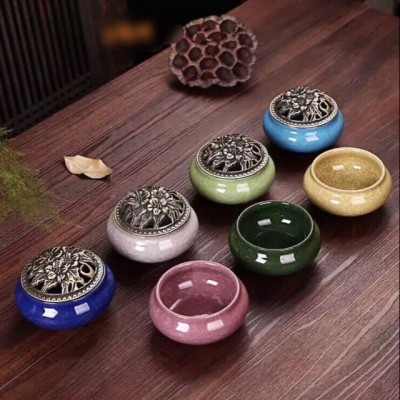 Lư xông trầm bằng gốm  có tấm lót chống nóng , chống ố vàng đáy lư , lư hương sứ  kèm đế cắm được tất cả các loại nhang , giúp tạo ra bầu không khí trong lành , tĩnh tâm và an lạc   