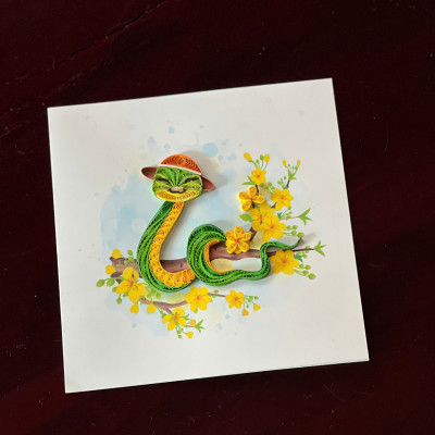 Thiệp Chúc Mừng Năm Mới Xuân Ất Tỵ 2025 - size 15x15cm . Chủ đề rắn xuân .