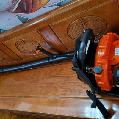 Máy thổi lá chạy xăng- Máy thổi lá đeo vai, máy thu gom lá cây YINGQI EB808