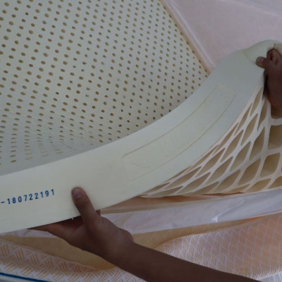 Nệm cao su Kim Cương Happy Gold 100% cao su thiên nhiên, đàn hồi cao, nâng đỡ cơ thể tối ưu, bảo vệ da khỏi dị ứng