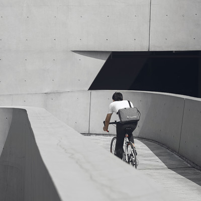 TÚI ĐEO CHÉO TOMTOC (USA) URBAN SHOULDER BAGS FOR ULTRABOOK 15″ GRAY (H14-E02G)