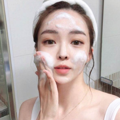 Sữa Rửa Mặt Tẩy Trang Và Dưỡng Trắng Da Reihaku Hatomugi (Tuýp 130 G)