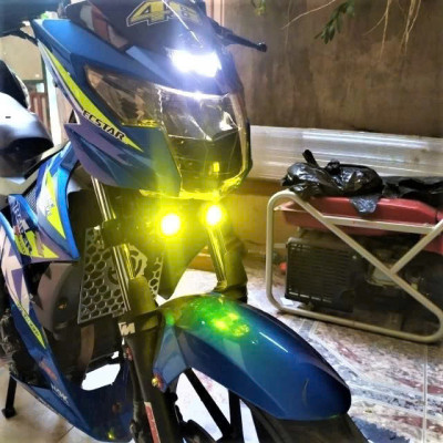 Đèn Trợ Sáng Cốt Vàng Pha Trắng L4 Bi Cầu 2 Màu - Vỏ Hợp Kim Chống Nước, Đồ Chơi Xe Máy Đẳng Cấp