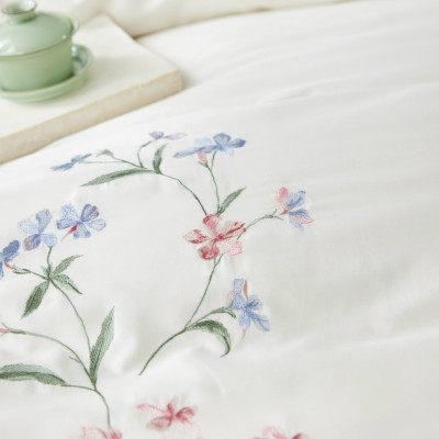 Bộ chăn ra Casa Bello Home- Set Misha  lụa satin thêu họa tiết thêu 5 món