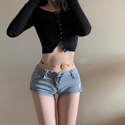 Quần lót lọt khe xích họa tiết quanh eo