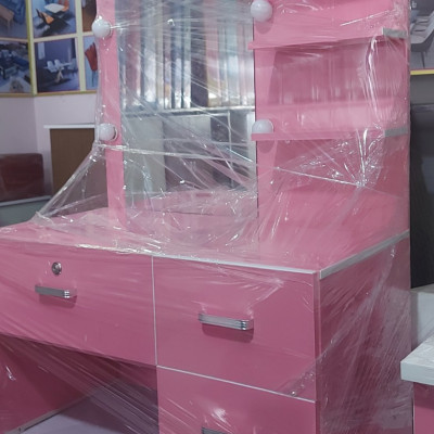 Bàn trang điểm ngồi bệt Juno sofa màu hồng ngang 80 cm x cao 110 cm x sâu 42 cm