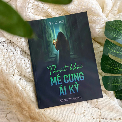 Sách - Thoát khỏi mê cung ái kỷ