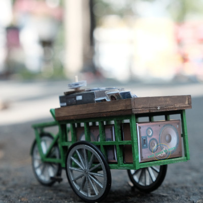 MÔ HÌNH TỰ LẮP RÁP DIY SÀI GÒN THU NHỎ - XE BÁN ĐĨA DẠO - HR09