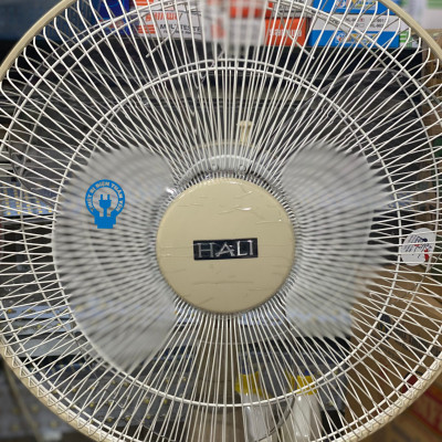 Quạt lửng Hali LU168C công suất 47W, thiết kế trang trọng tinh tế, 3 tốc độ gió - Hàng chính hãng - Bảo hành 12 tháng