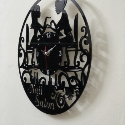 Đồng Hồ Treo Tường Đẹp Độc Đáo Cho Tiệm Nail Spa