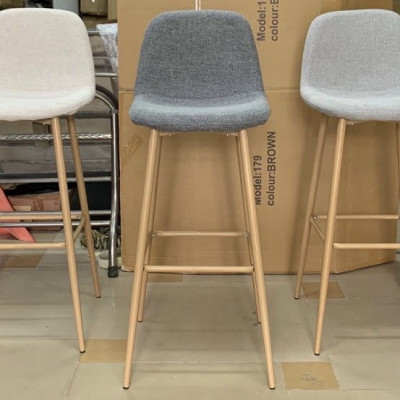 Ghế quầy bar màu xám nhạt cố định cao 75cm CB2151-F Nội thất Capta.vn Ghế đảo bếp nệm bọc vải bố màu xám nhạt có lưng tựa chân sắt sơn vân gỗ 