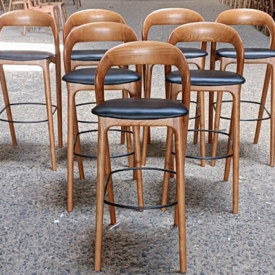 Ghế quầy đảo bếp gỗ cao 65 cm CB NEVA-65W Nội thất Capta Ghế ngồi bàn đảo bếp gỗ ash cao cấp nệm đen có lưng tựa tại hcm