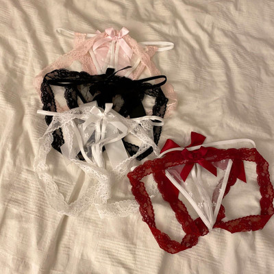 Quần lót ren lọt khe đầy quyến rũ gợi cảm