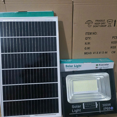 Đèn Pha Năng Lượng Mặt Trời Mẫu Mới 200w IP67