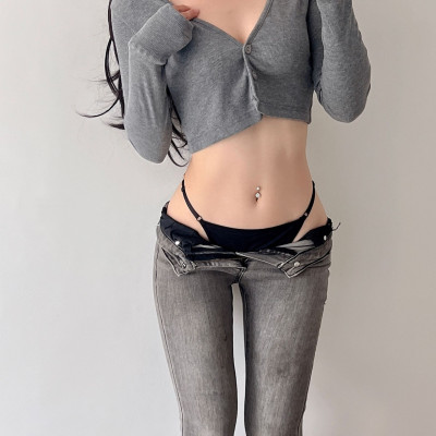 Quần lót lọt khe Baby Don