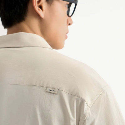 Áo sơ mi tay ngắn nam vải dù nhãn trang trí. Loose - RT 10F24SHS010 | ROUTINE CÀ MAU