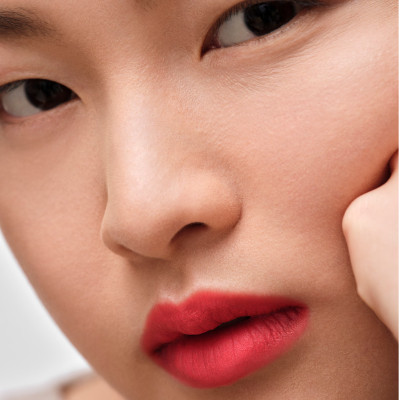 Son màu Prada Monochrome Buildable Weightless Lipcolor R127_CARMINIO 3.8gr