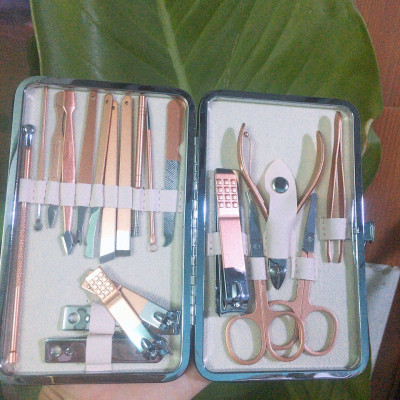 Bộ bấm móng tay 18 món kèm hộp 7020F