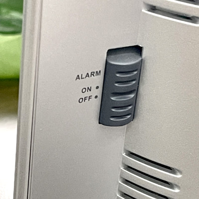 Đồng hồ Rhythm LCT061NR19- Kt 18.6 x 11.5 x 5.0cm, 305g. Vỏ nhựa. Dùng Pin.