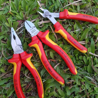 Kìm Cắt Mũi Thon Diagonal Knipex 70 06 140 Lưỡi Tôi 62 HRC, Cộng Lực 20%, Chiều Dài 140mm & Tay Cầm Cách Điện VDE 1000 Volt - Sản Xuất Tại Đức
