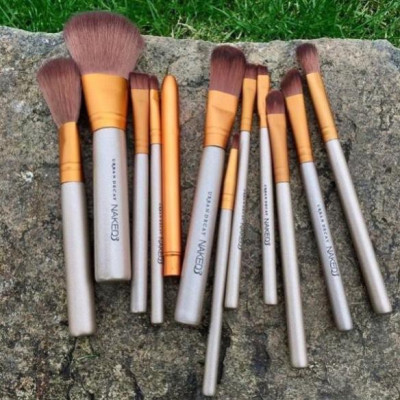 Sét cọ trang điểm 12 món .lông mịn ,mềm đa năng trang điểm ,kèm hộp thiếc cho chị em làm đẹp