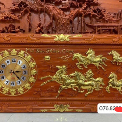 Tranh đồng hồ treo tường khắc tích mã đáo thành công bằng gỗ hương đỏ 41x81x3cm 