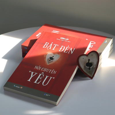 Bật Đèn Nói Chuyện “Yêu”