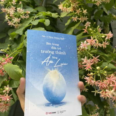 Combo Bên Trong Đứa Trẻ Trưởng Thành Bằng Áp Lực và Công Bằng Trên Đời Là Do Bạn Nỗ Lực Giành Lấy ( Tặng kèm sổ tay xương rồng ) - NHBook