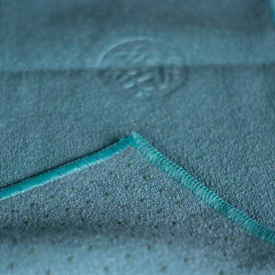 Khăn yoga Manduka Yogitoes Skidless Cao Cấp