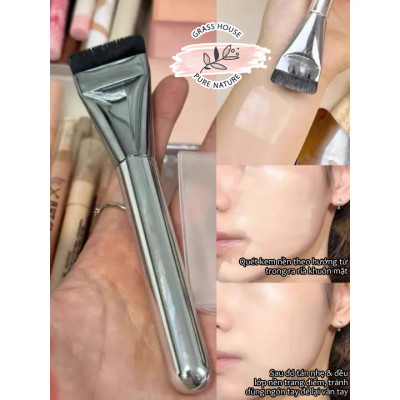 Cọ quét kem nền đều đầu dẹt (kèm vỏ bọc silicon), hỗ trợ dàn kem nền mỏng mịn tự nhiên, lông cọ mềm không đau da