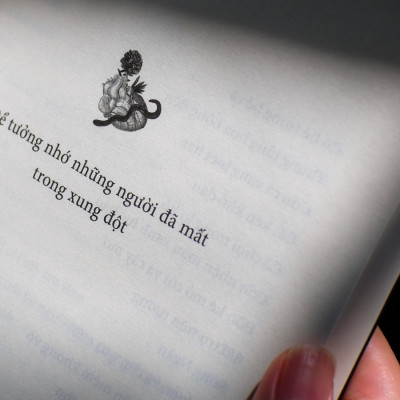 Giun Đất Mù Giữa Mê Cung