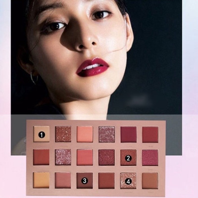 Kẻ mắt 18 màu gồm 12 màu lì và 6 màu nhũ mềm mịn ,siêu bám da ,không bị trôi ,lem , dụng cụ trang điểm ,có thể phối màu yêu thích giúp đôi mắt nổi bật hơn , tôn lên vẻ đẹp ngọt ngào nữ tính