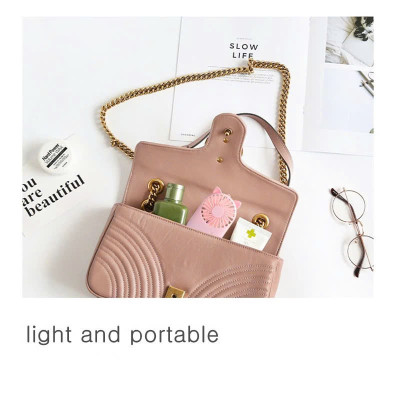 Quạt Mini Để Bàn, Quạt Tích Điện Sạc USB - Quạt Cầm Tay Tốc Độ, Điều Chỉnh Hướng Gió Xoay 360 Độ, Kiểu Dáng Sang Trọng , Không Gây Ồn, Pin Sạc - Giao Màu Ngẫu Nhiên - Hàng Nhập Khẩu