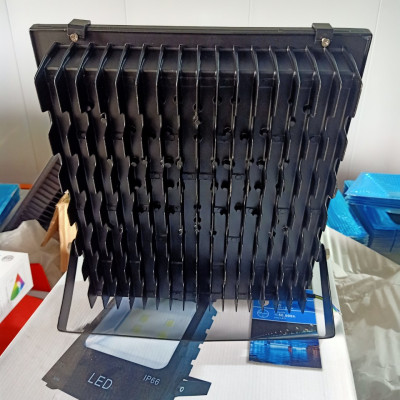 Đèn pha LED 150W chip SMD 5054 ánh sáng vàng