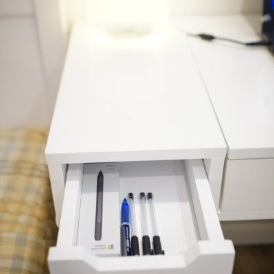 RIGG , Bàn trang điểm, bàn làm việc, bàn học gỗ. Chính hãng VAV