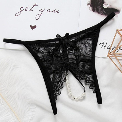 Quần lót lọt khe đính hạt ngọc ở đáy