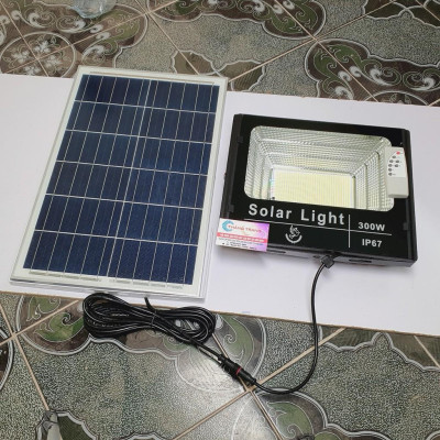 Đèn led pha năng lượng mặt trời 300w IP67 có remote tấm pin rời dây dài 5m 