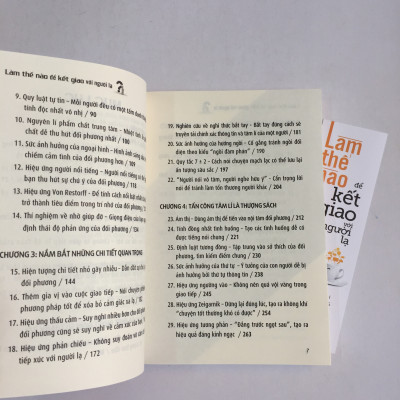 Combo 2 cuốn: Làm Thế Nào Để Kết Giao Với Người Lạ + Bí Mật Sau Những Hành Vi Nhỏ có bookmark