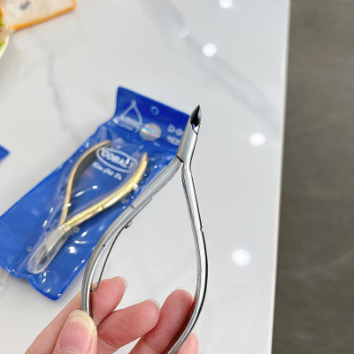 Kìm Ngọc Nhặt Da Bạc D04, Siêu Bén, Inox 304 Không Gỉ, Đầu Bán Nguyệt, Dễ Vô Khoé Nhặt Da, Làm Nail Bền Và Dễ Vệ Sinh Chà Gót Chân