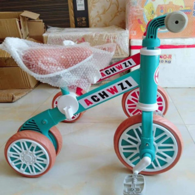 Xe Chòi Chân Thăng Bằng Cho bé Kèm Bàn Đạp Xe Chòi Chân Khuyến Mãi Các Hãng/Motion - Giao ngẫu nhiên